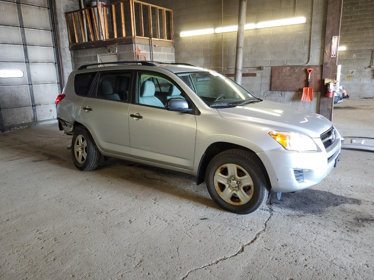 2011 TOYOTA RAV4 - Image 4