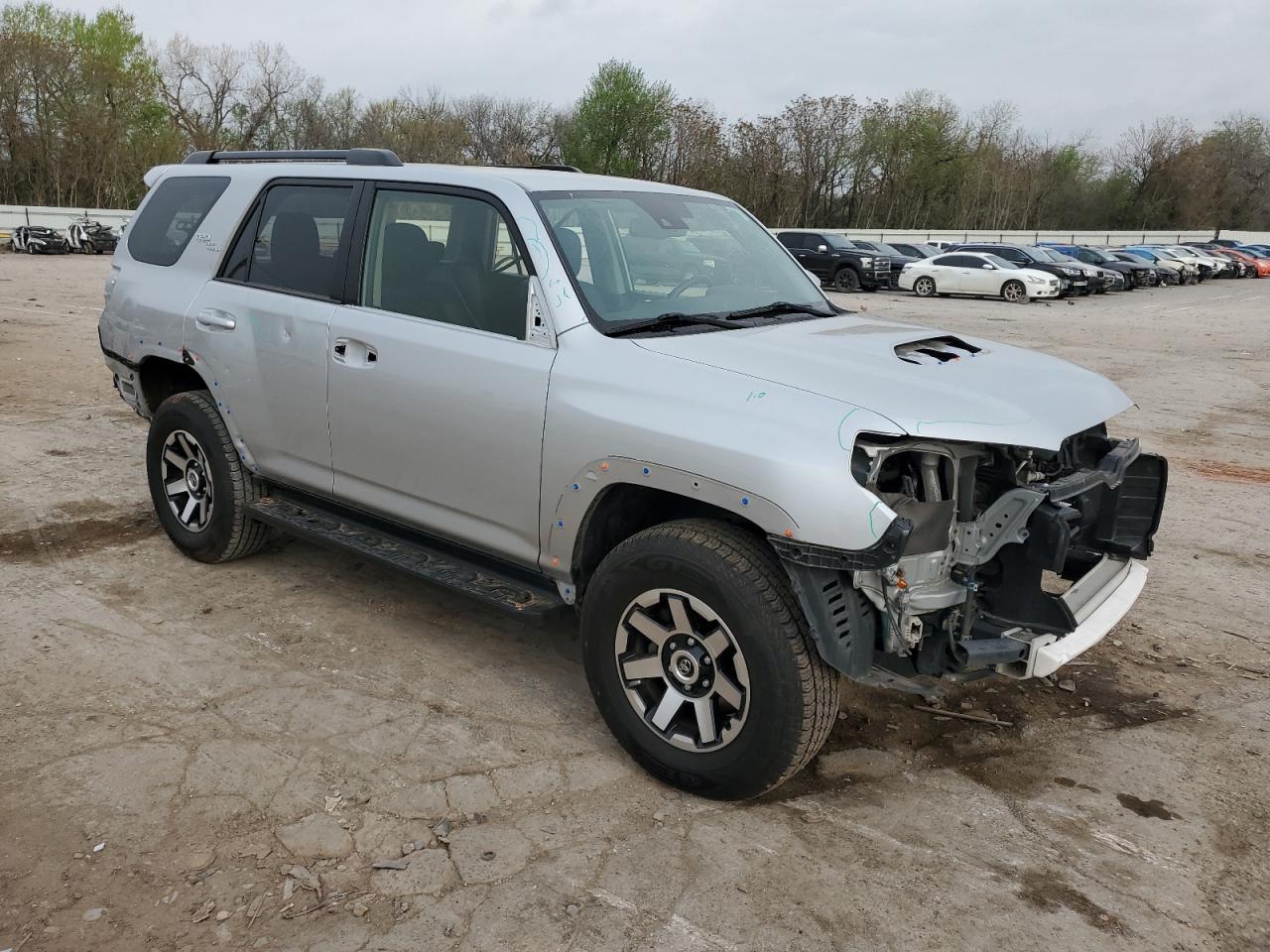 2022 TOYOTA 4RUNNER SR - Фото 4