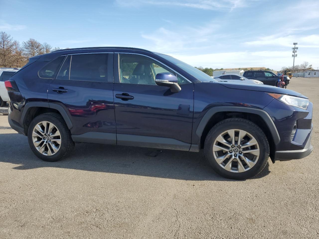 2019 TOYOTA RAV4 XLE P - Фото 4