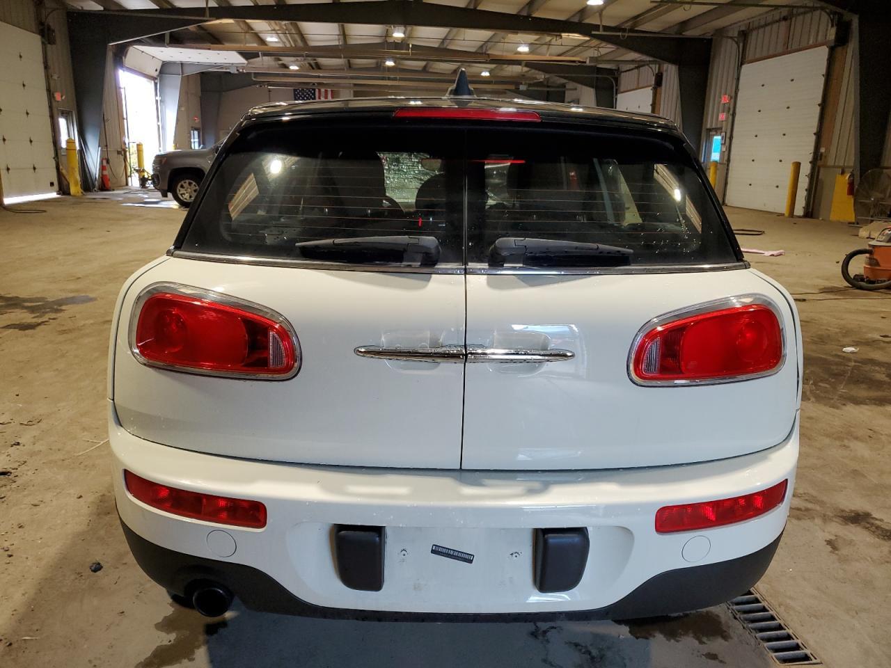 2017 MINI COOPER CLU - Image 6