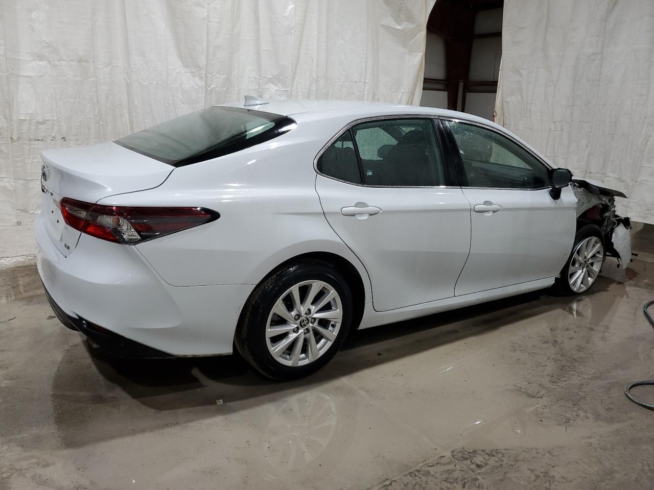2023 TOYOTA CAMRY LE - Фото 3