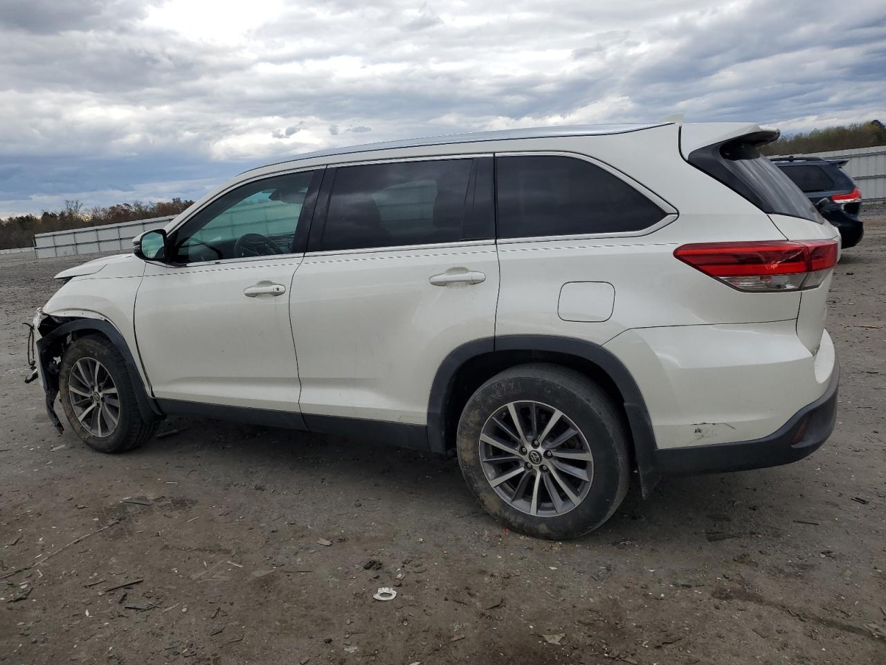 2019 TOYOTA HIGHLANDER - Image 2
