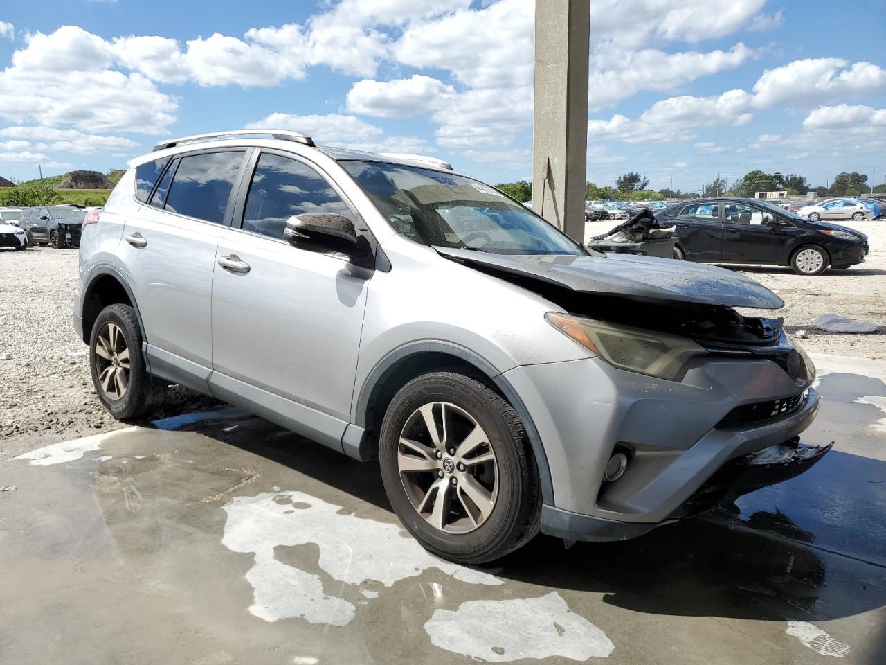 2017 TOYOTA RAV4 XLE - Image 4