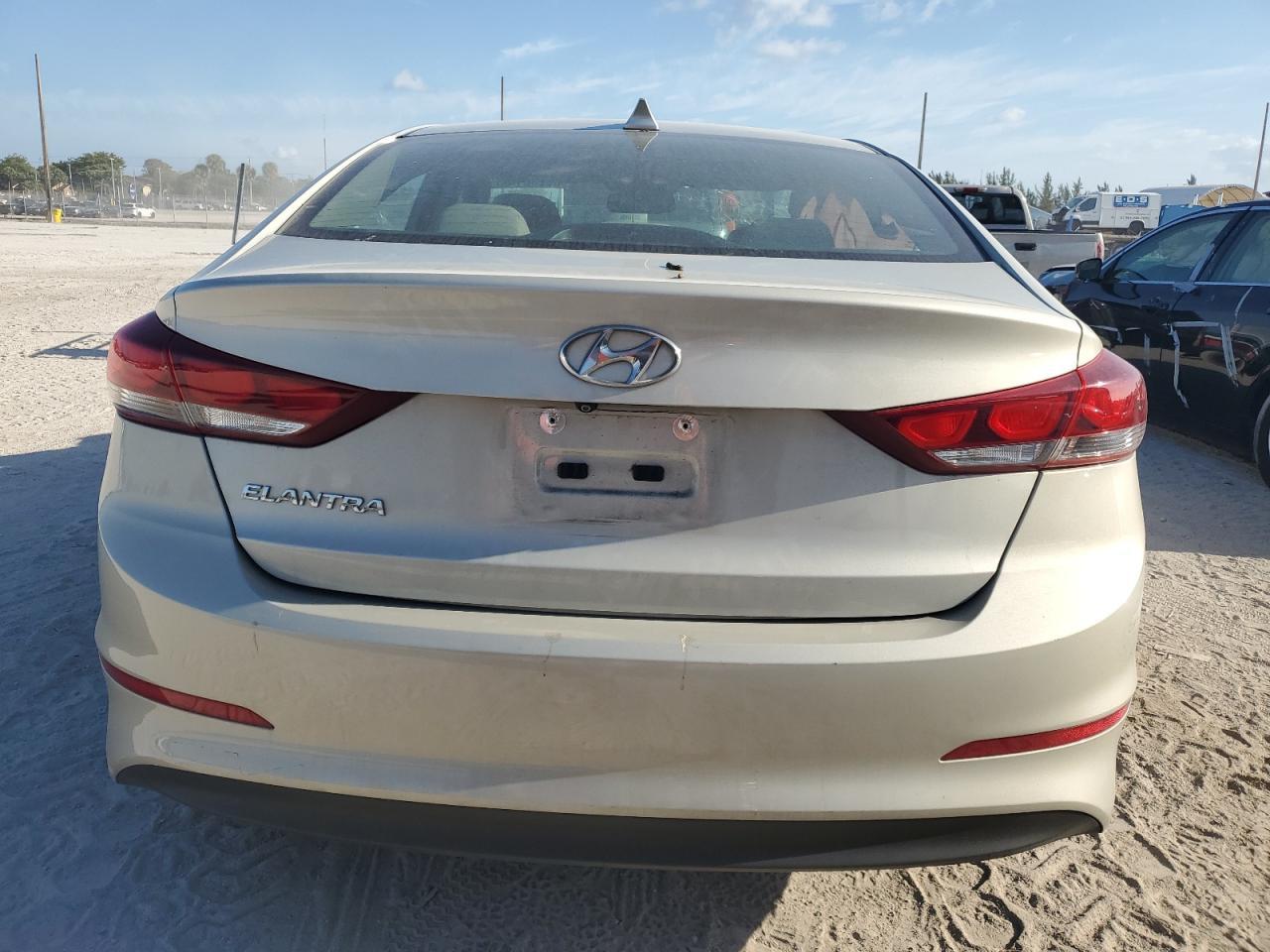2018 HYUNDAI ELANTRA SE - Image 6
