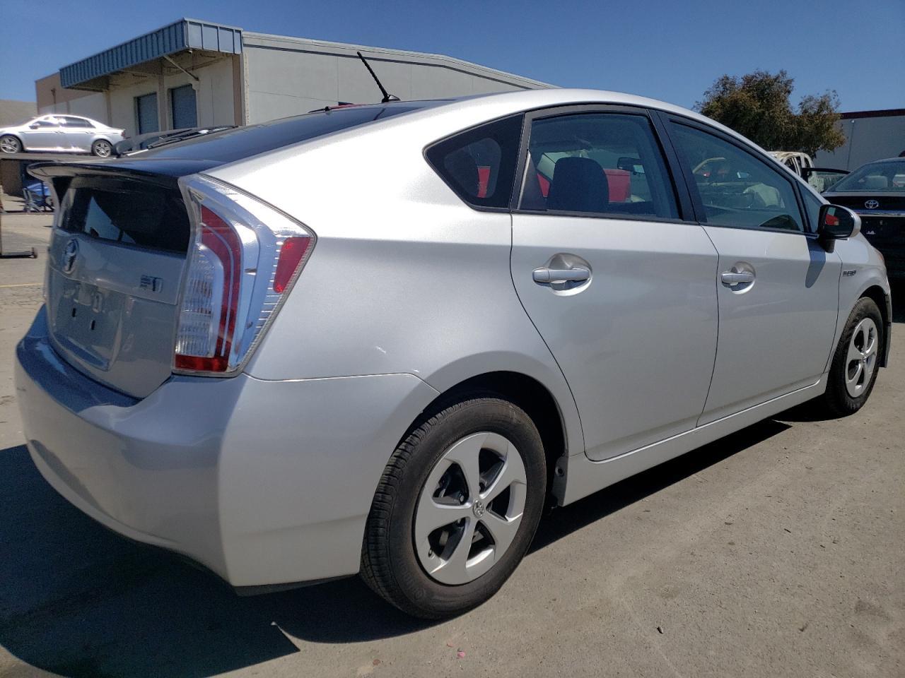 2015 TOYOTA PRIUS - Фото 3
