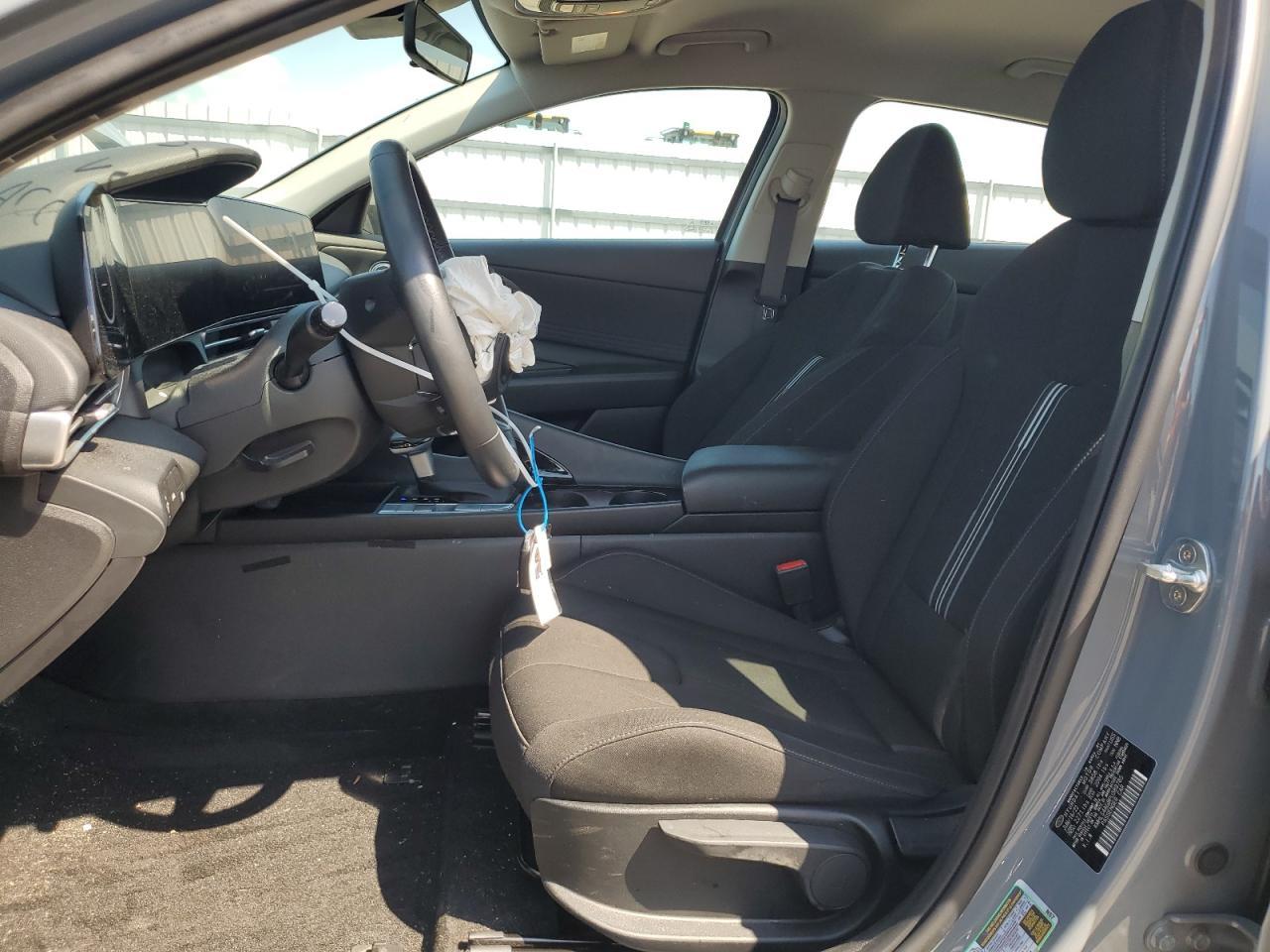 2023 HYUNDAI ELANTRA SE - Фото 7