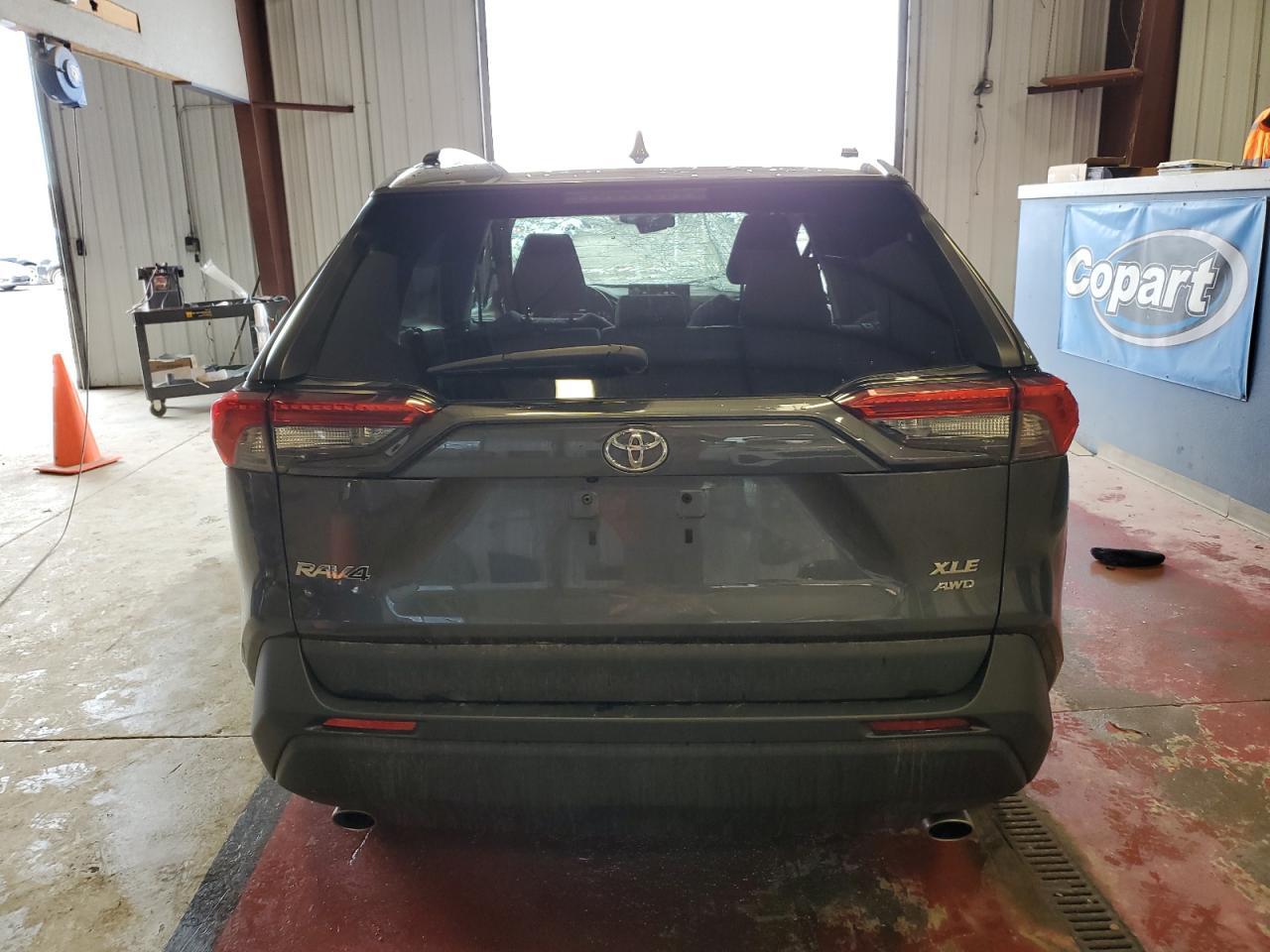 2020 TOYOTA RAV4 XLE - Фото 6