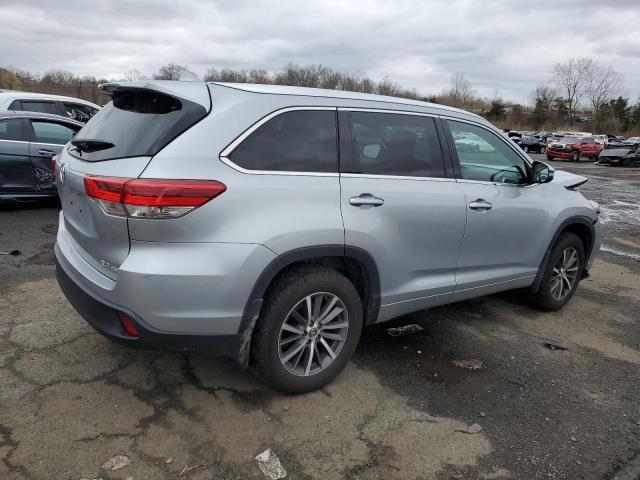 2018 Toyota Highlander Se - Фото 3