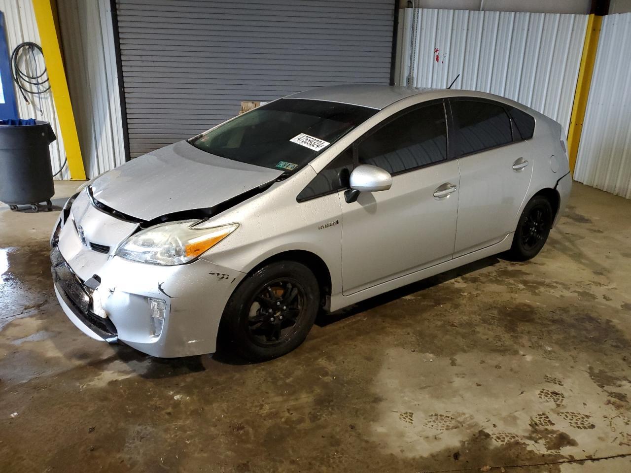 2015 TOYOTA PRIUS car image