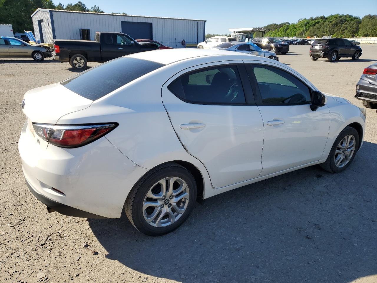 2017 TOYOTA YARIS IA - Фото 3