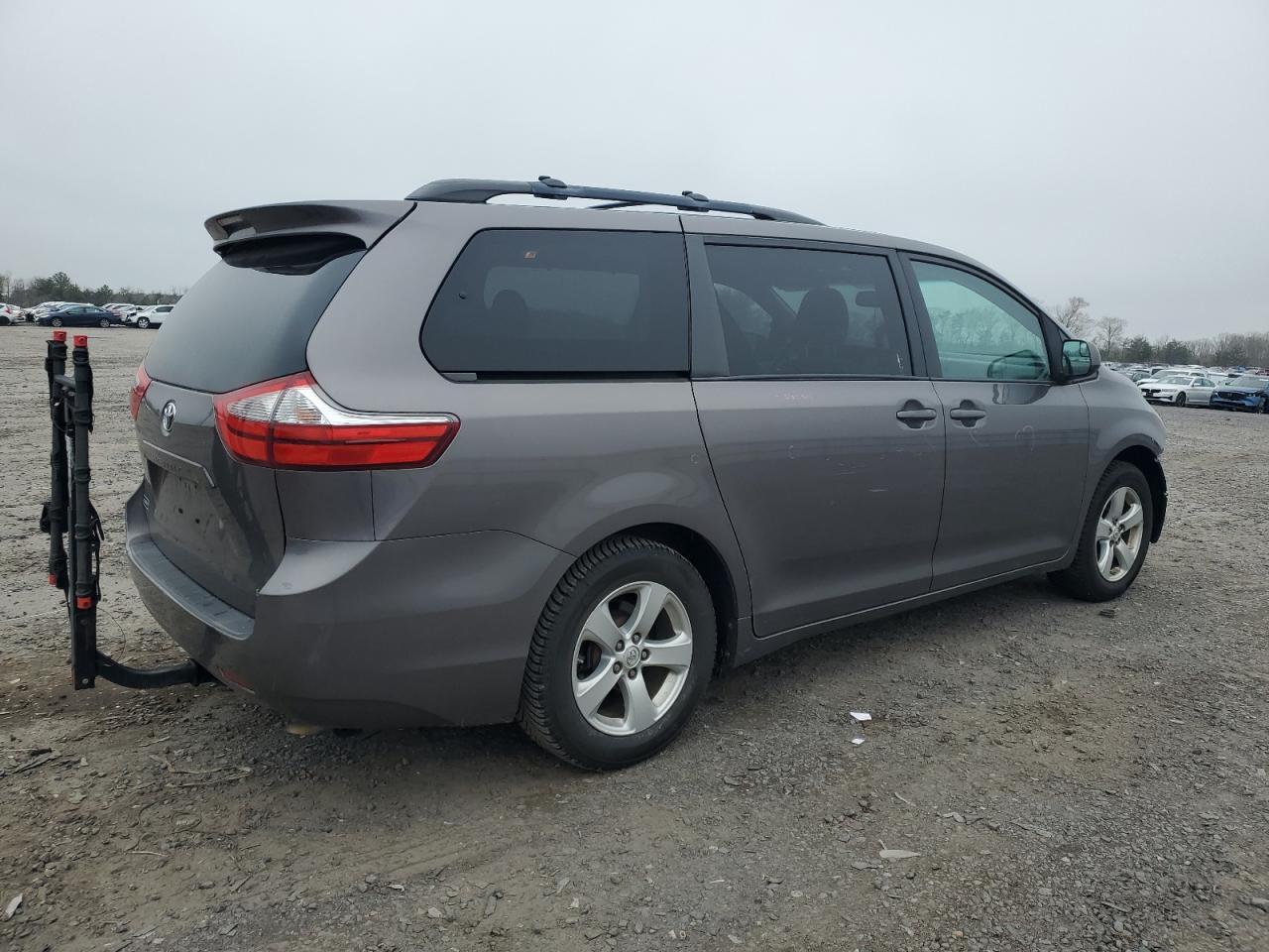 2015 TOYOTA SIENNA LE - Фото 3