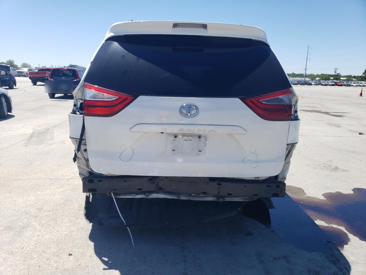 2015 TOYOTA SIENNA LE - Фото 6