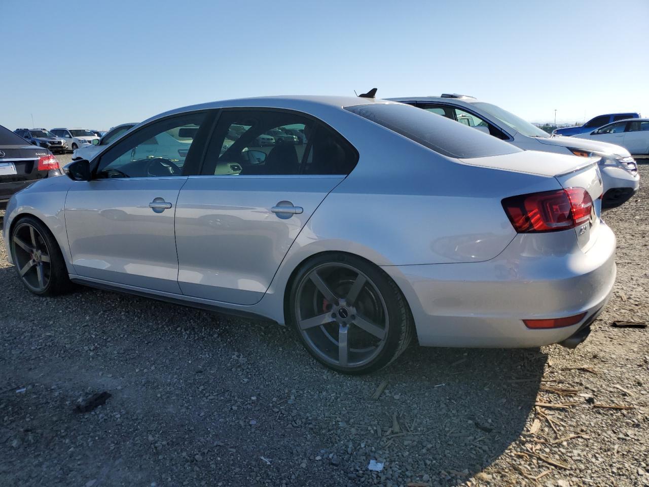 2013 VOLKSWAGEN JETTA GLI - Image 2