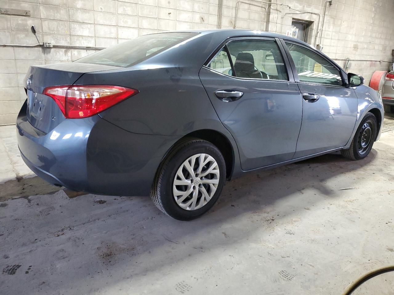2019 TOYOTA COROLLA L - Фото 3