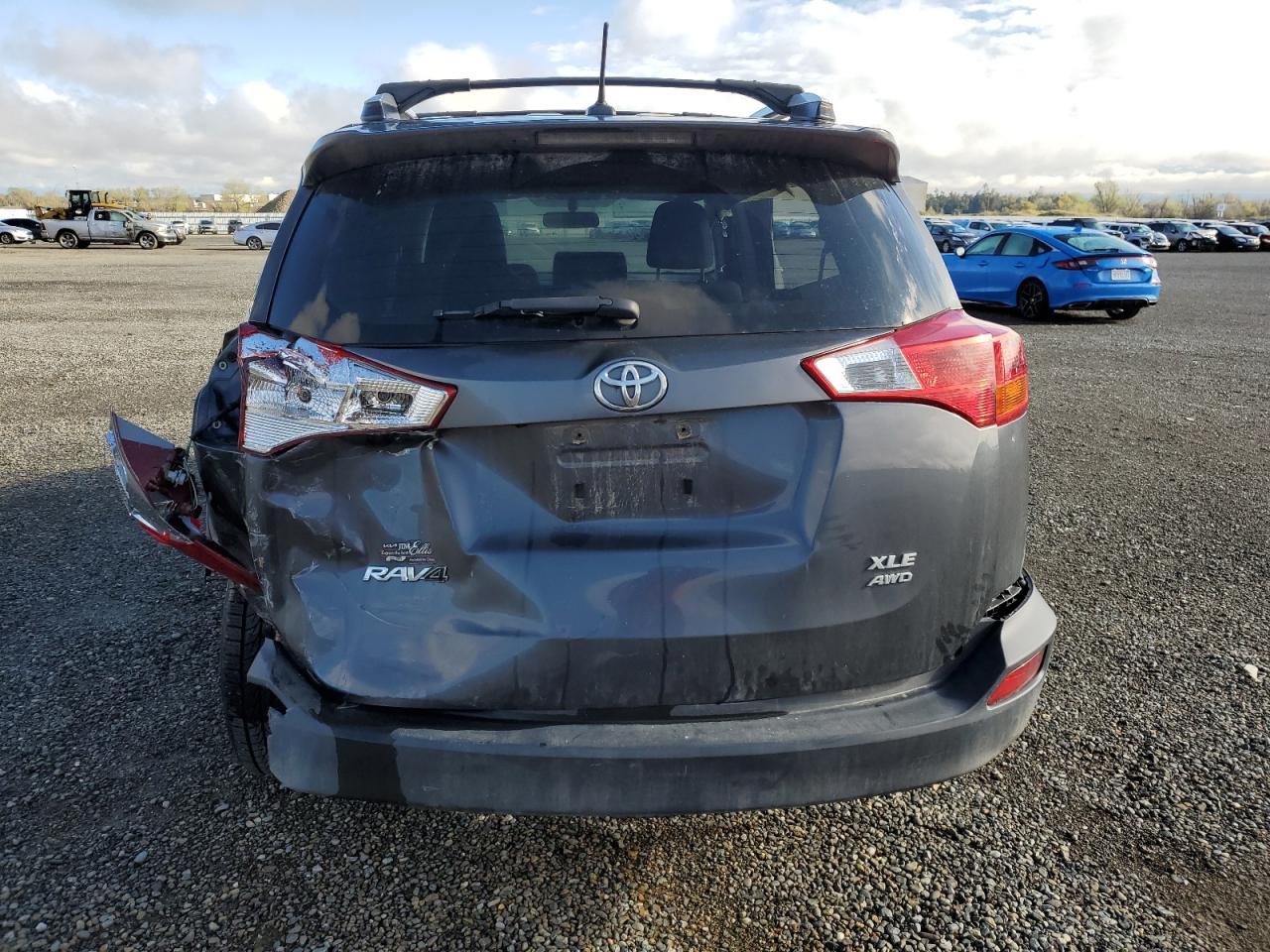 2015 TOYOTA RAV4 XLE - Image 6