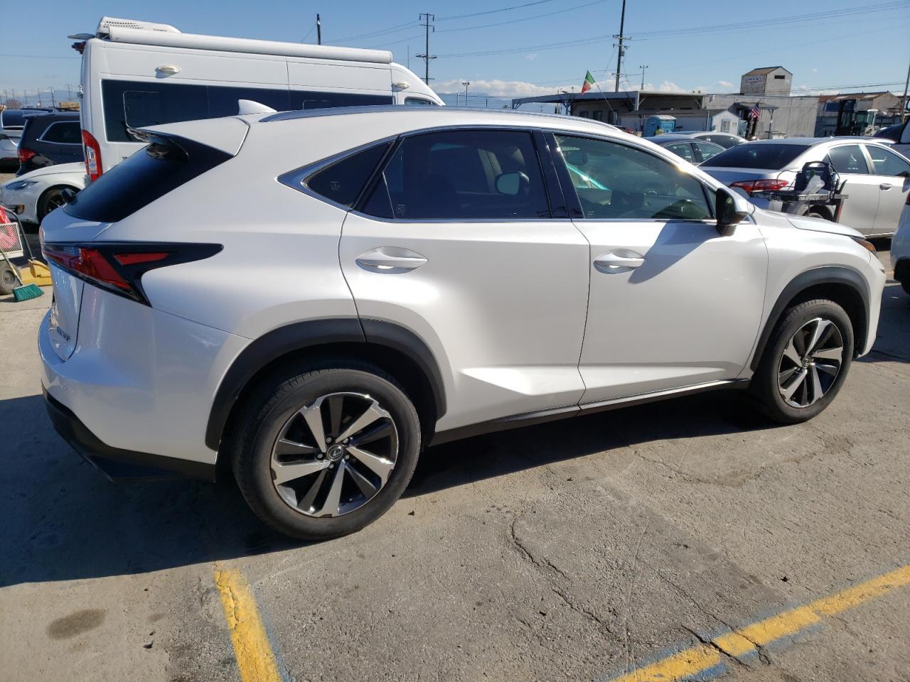 2020 LEXUS NX 300 - Фото 3