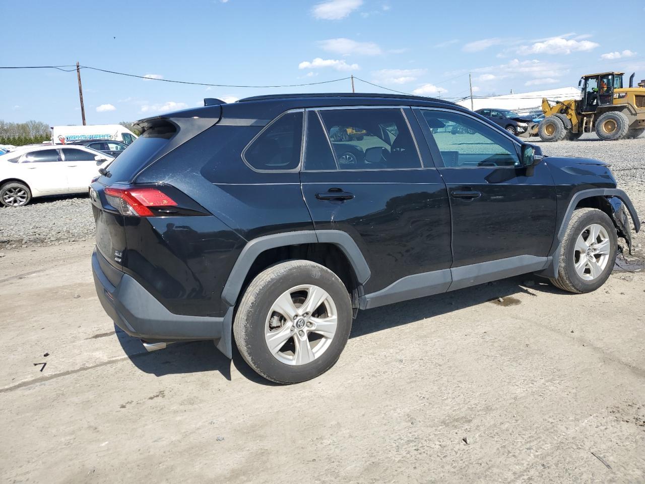 2020 TOYOTA RAV4 XLE - Фото 3