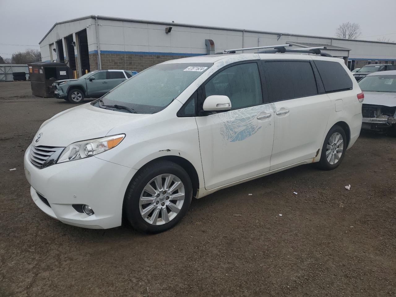 2013 TOYOTA SIENNA XLE car image