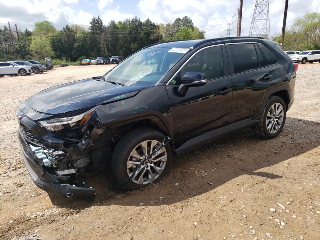 2022 TOYOTA RAV4 XLE P