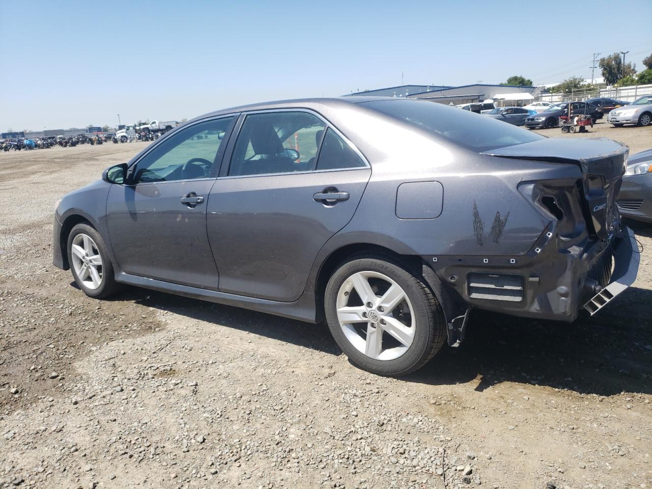 2014 TOYOTA CAMRY L - Фото 2