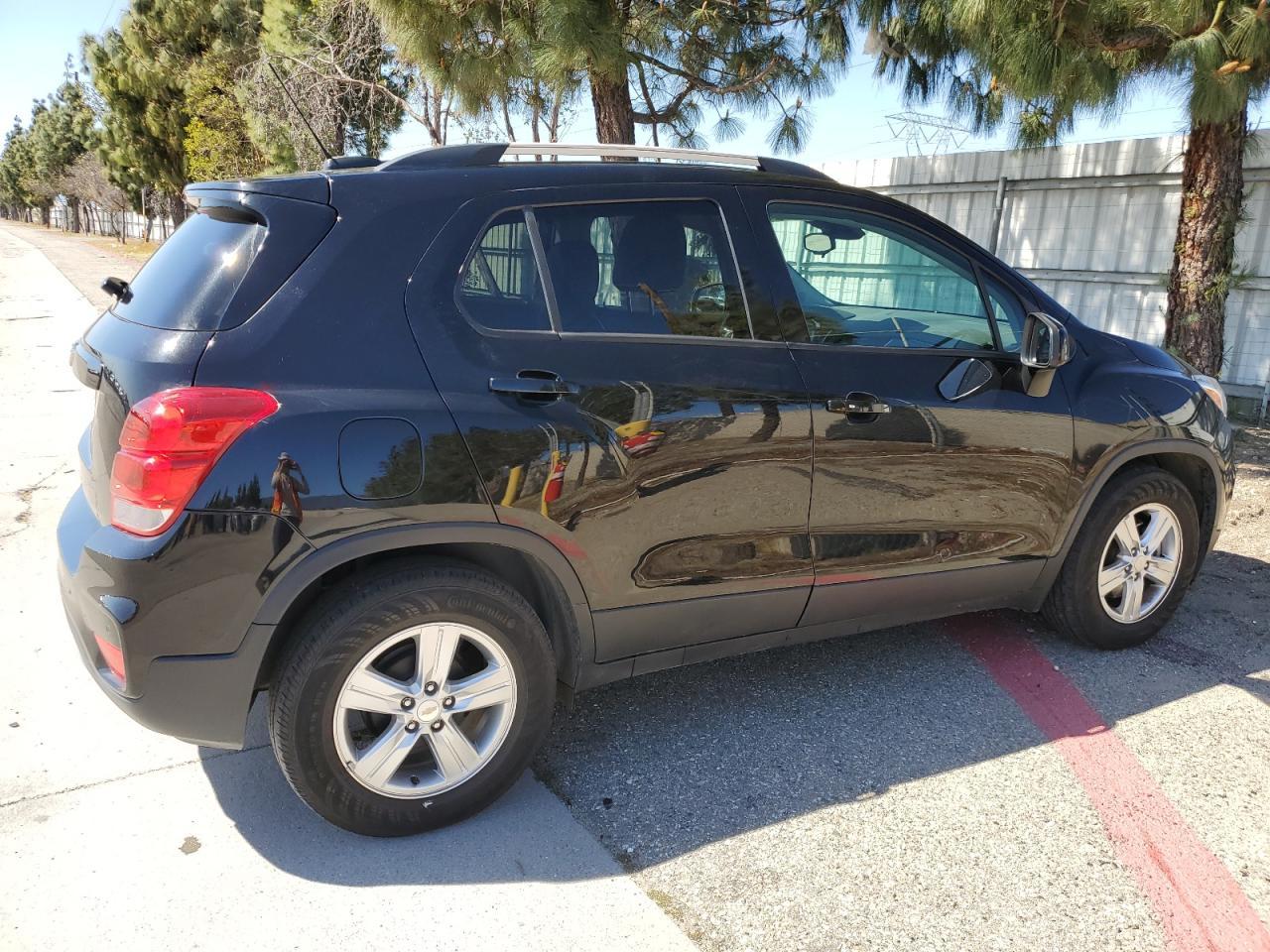 2021 CHEVROLET TRAX 1LT - Image 3