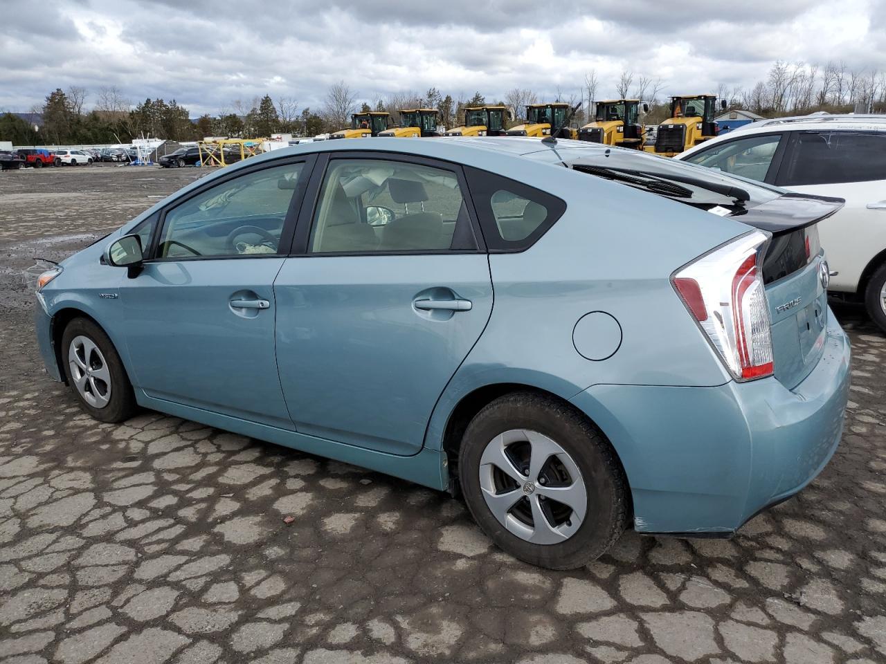 2015 TOYOTA PRIUS - Image 2