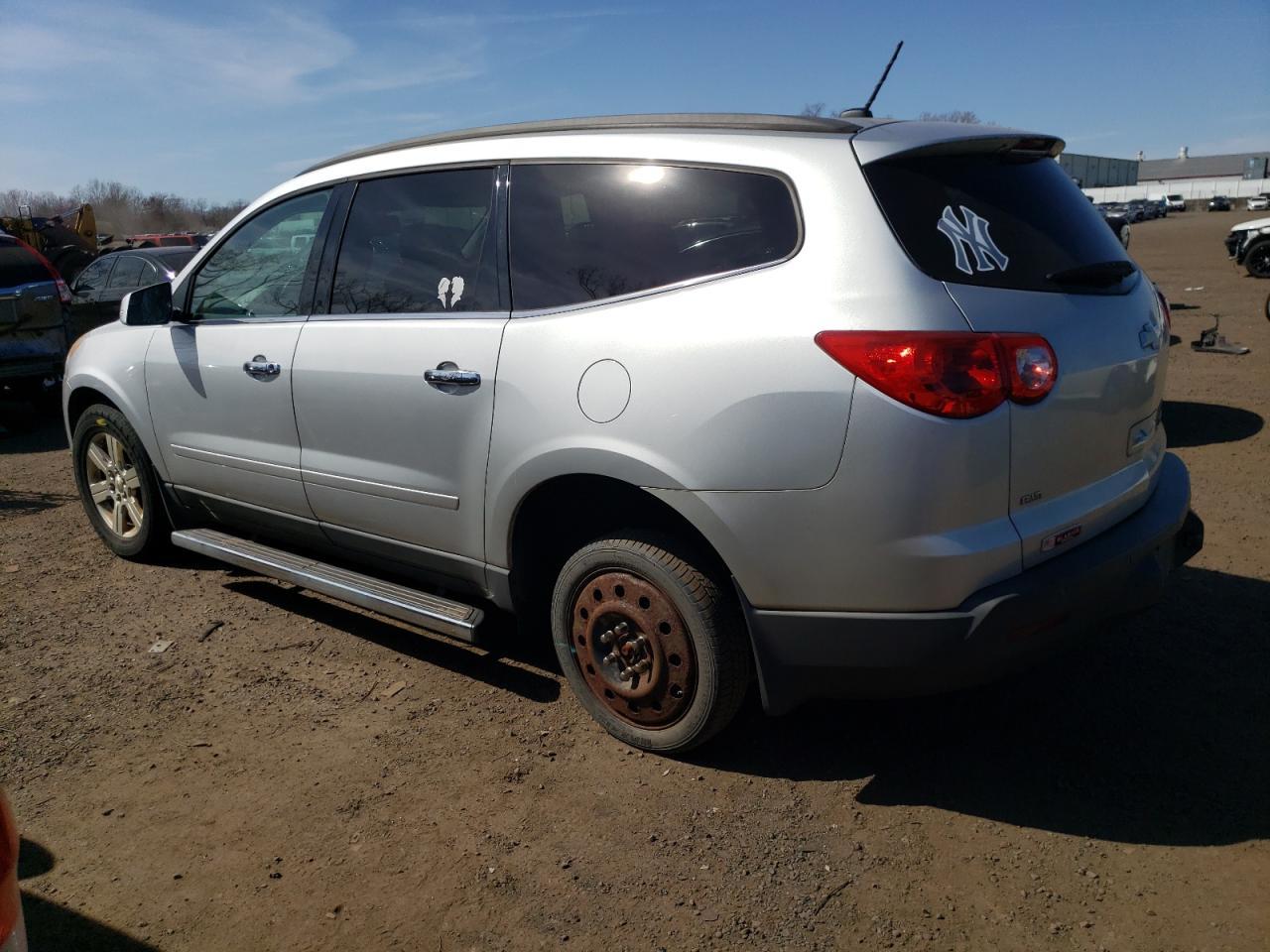2011 CHEVROLET TRAVERSE L - Image 2