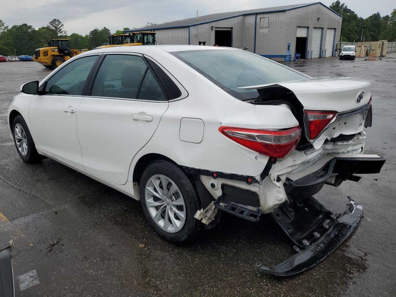 2017 TOYOTA CAMRY LE A - Фото 2