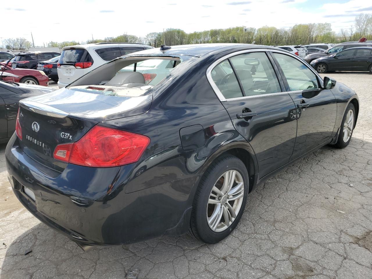2011 INFINITI G37 - Фото 3
