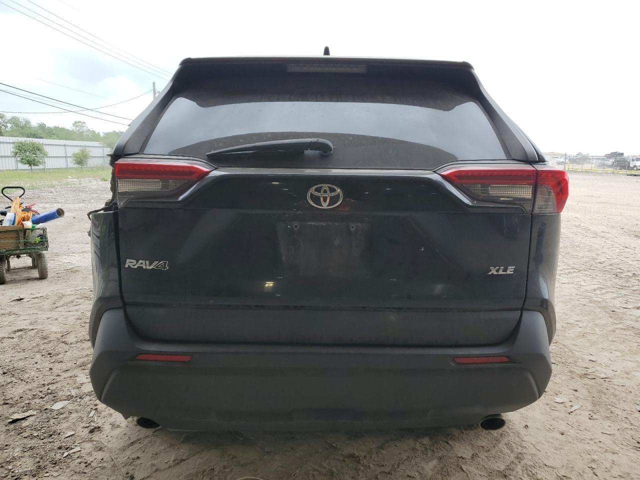 2020 TOYOTA RAV4 XLE - Image 6