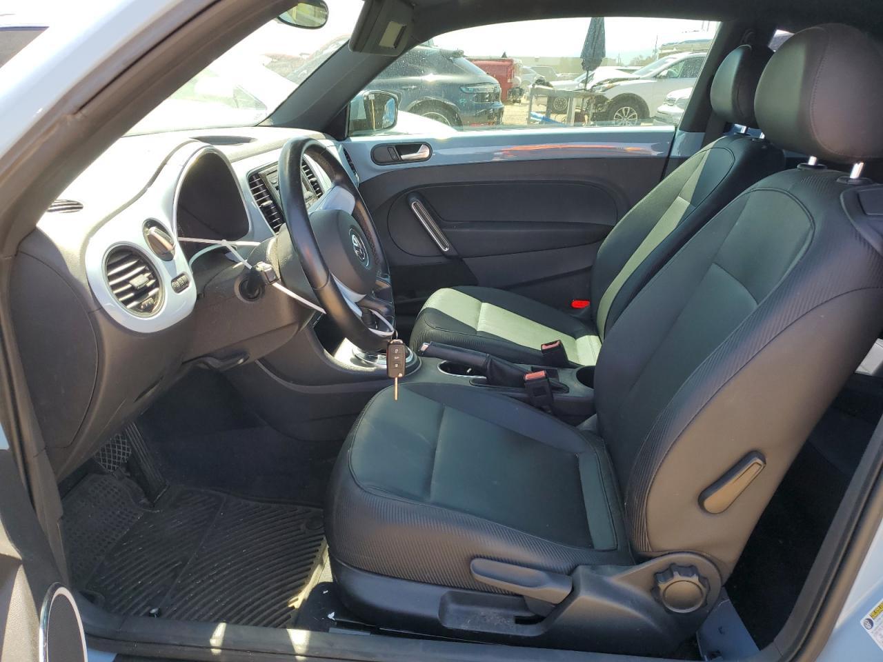 2012 VOLKSWAGEN BEETLE - Фото 7