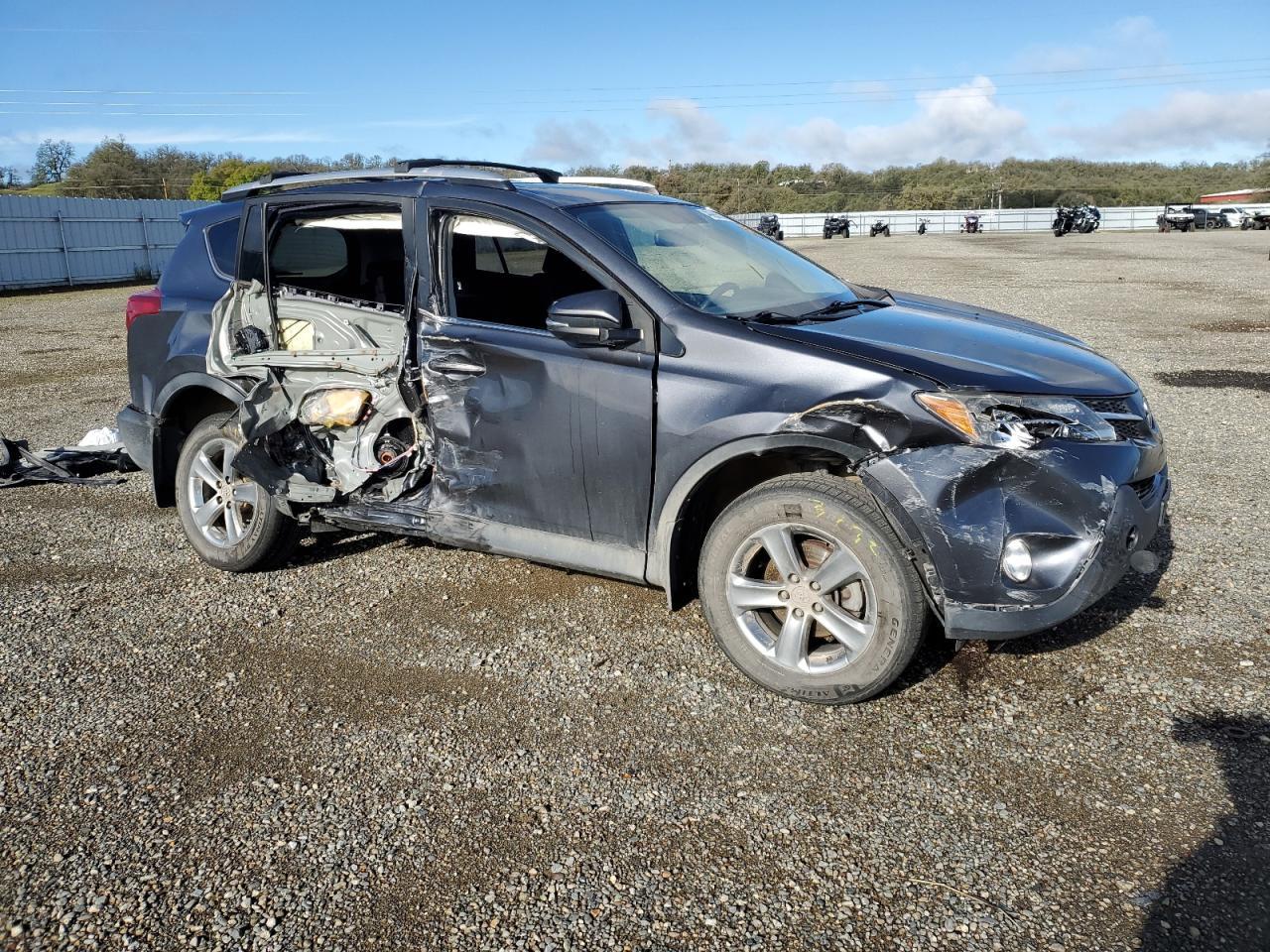 2015 TOYOTA RAV4 XLE - Image 4