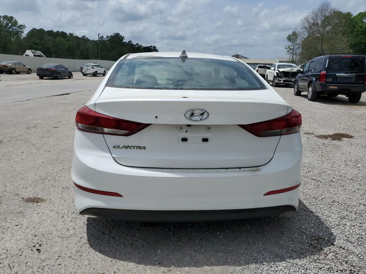 2018 HYUNDAI ELANTRA SE - Image 6