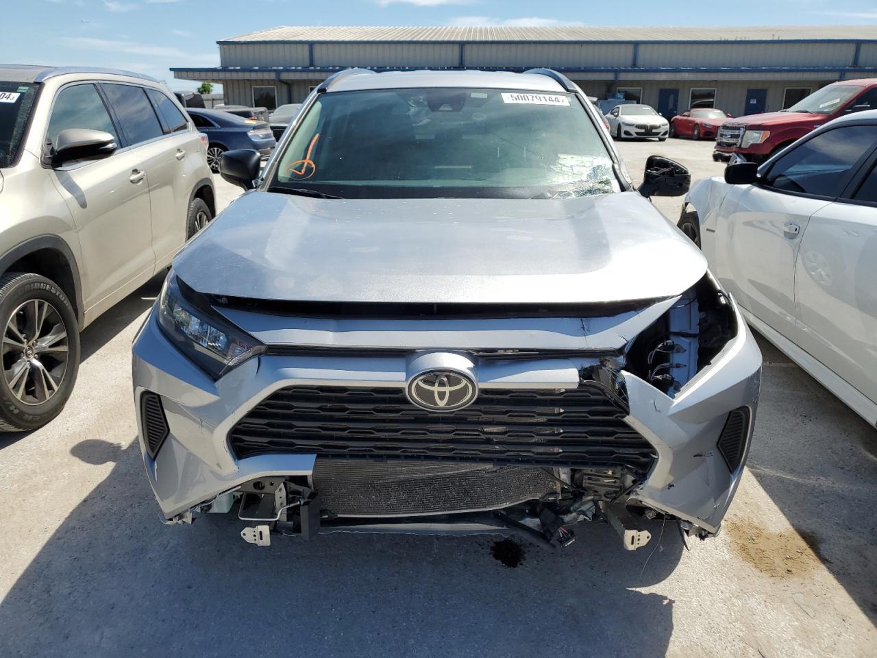 2021 TOYOTA RAV4 LE - Фото 5