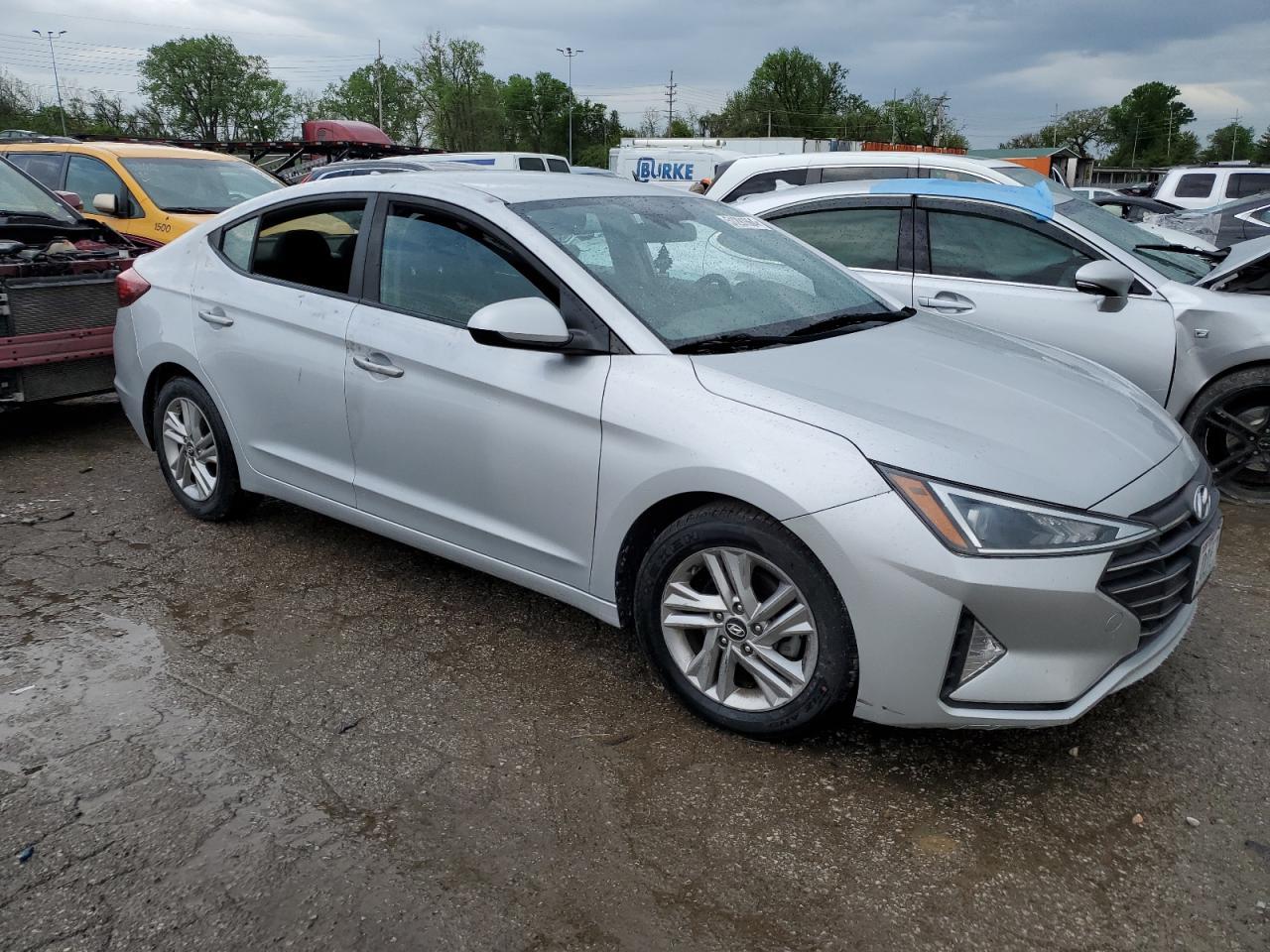 2019 HYUNDAI ELANTRA SE - Фото 4