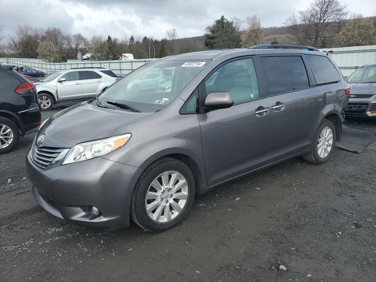 2015 TOYOTA SIENNA XLE
