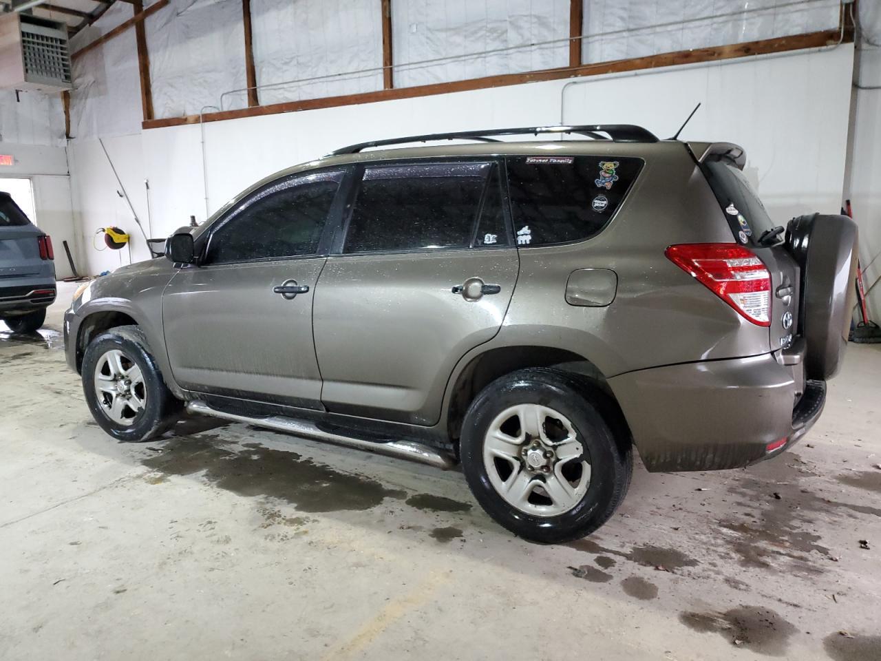 2011 TOYOTA RAV4 - Фото 2