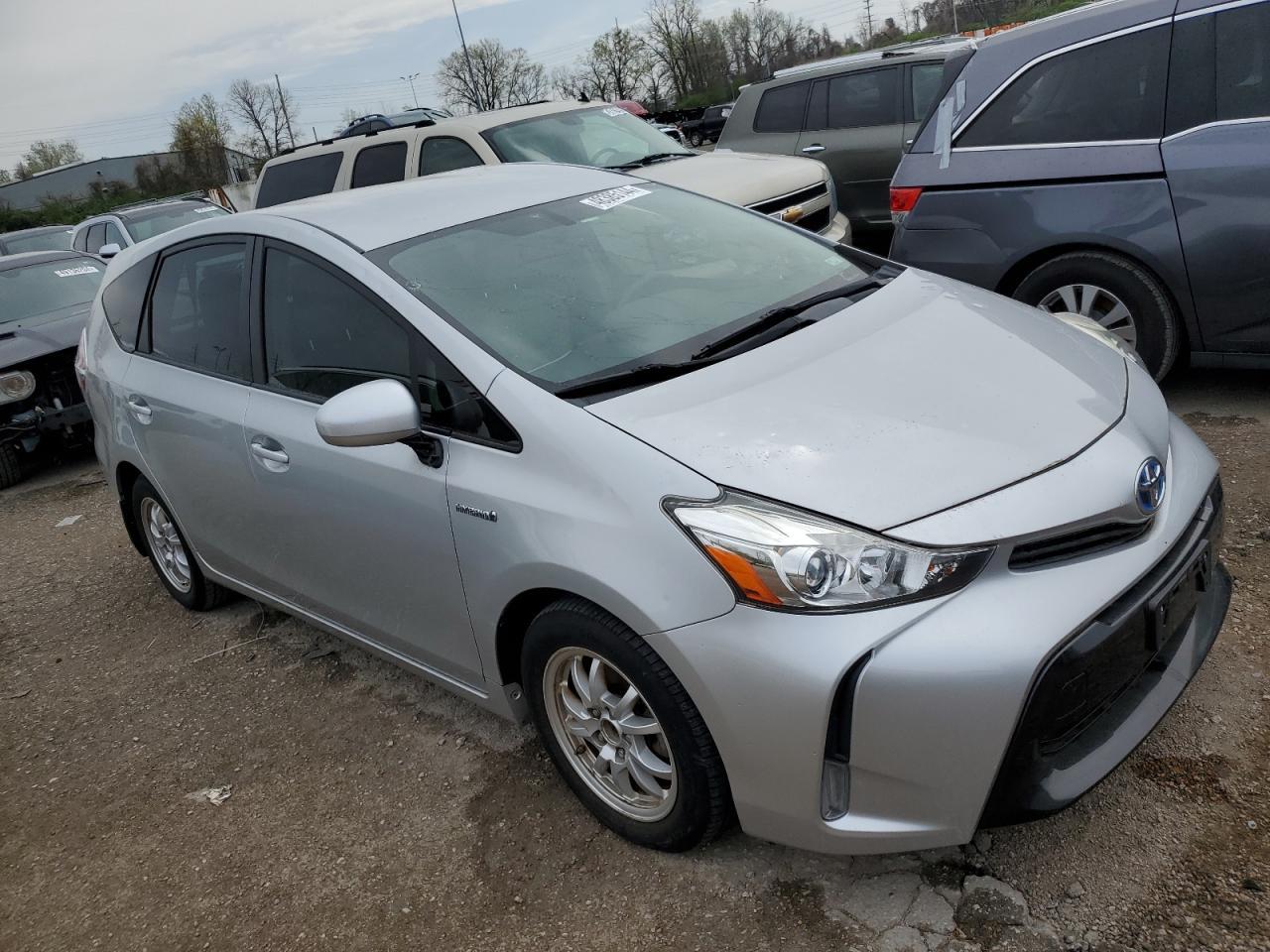 2015 TOYOTA PRIUS V - Image 4