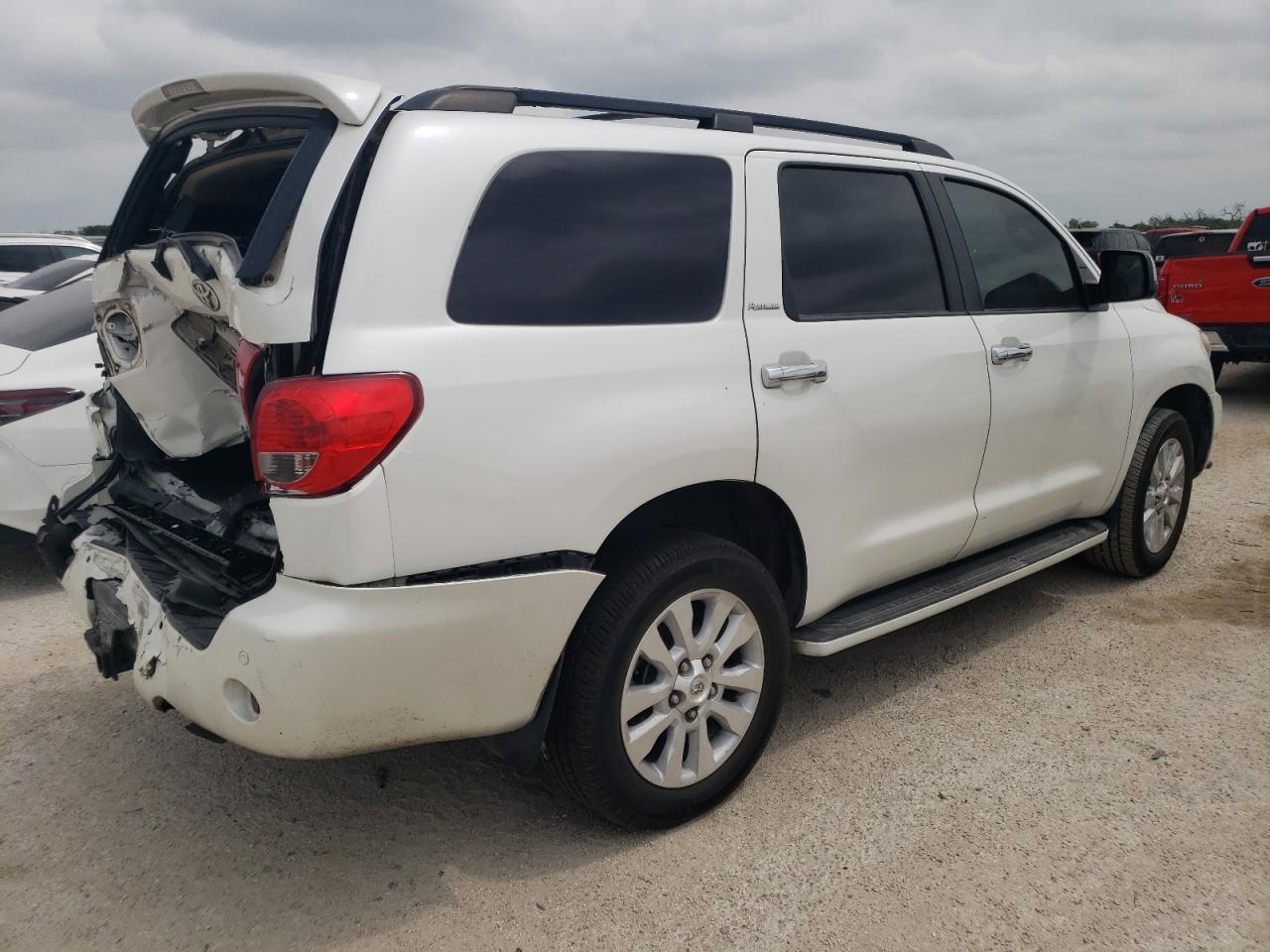 2016 TOYOTA SEQUOIA PL - Image 3