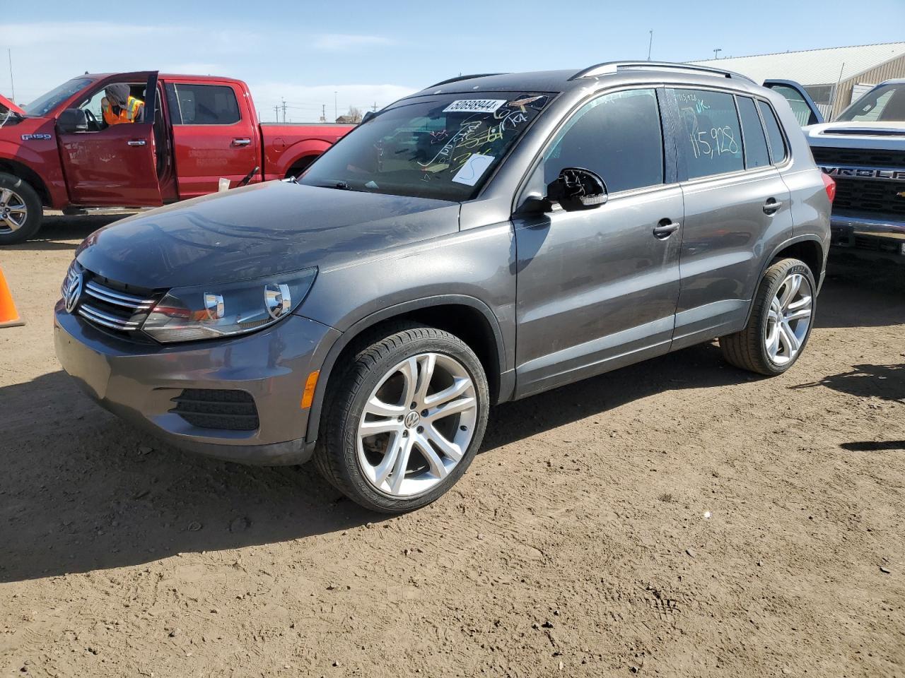 2015 VOLKSWAGEN TIGUAN S