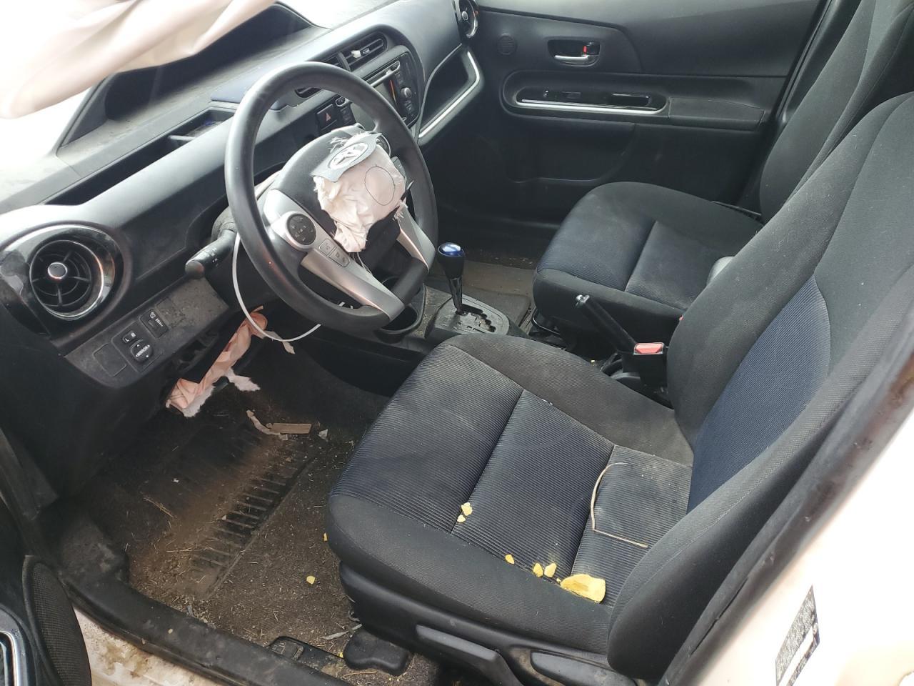 2016 TOYOTA PRIUS C - Image 7