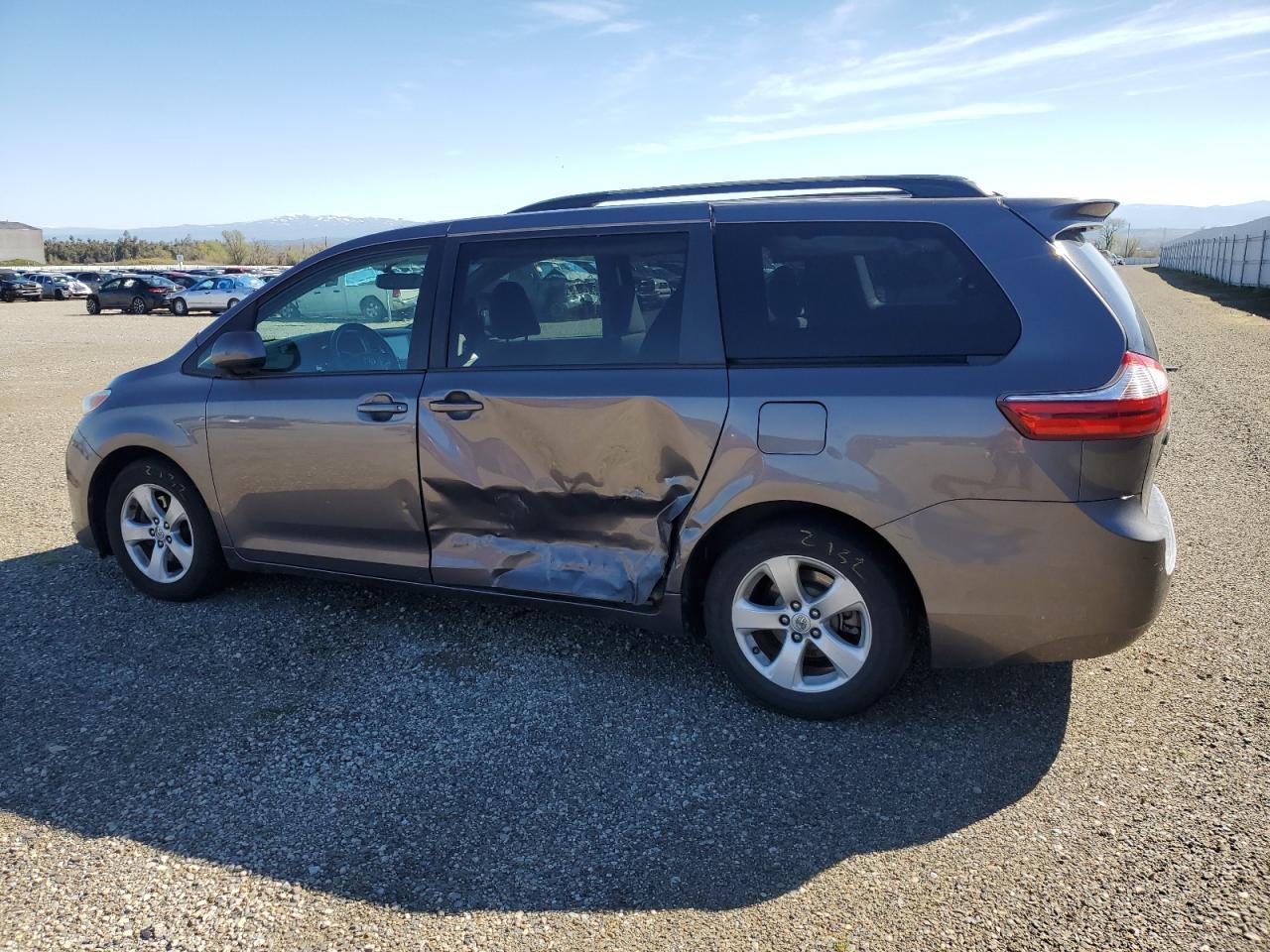2015 TOYOTA SIENNA LE - Image 2