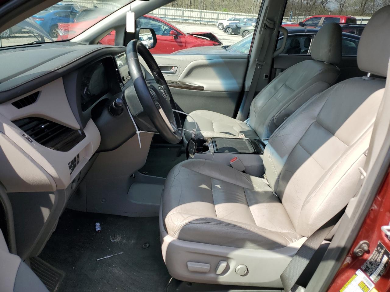 2015 TOYOTA SIENNA XLE - Фото 7