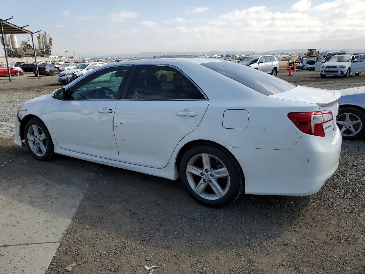 2014 TOYOTA CAMRY L - Фото 2