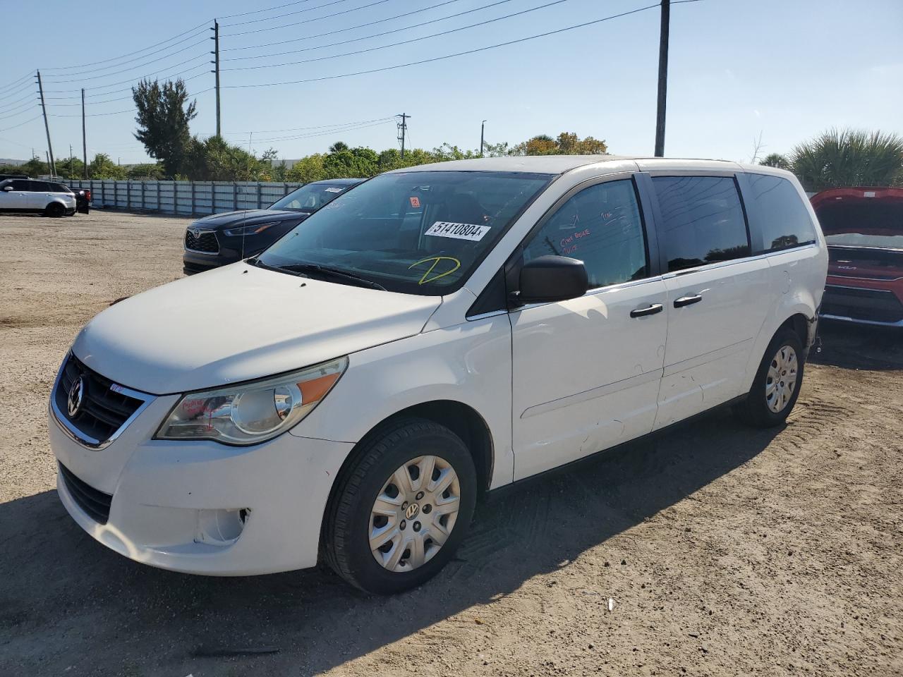 2010 VOLKSWAGEN ROUTAN S car image