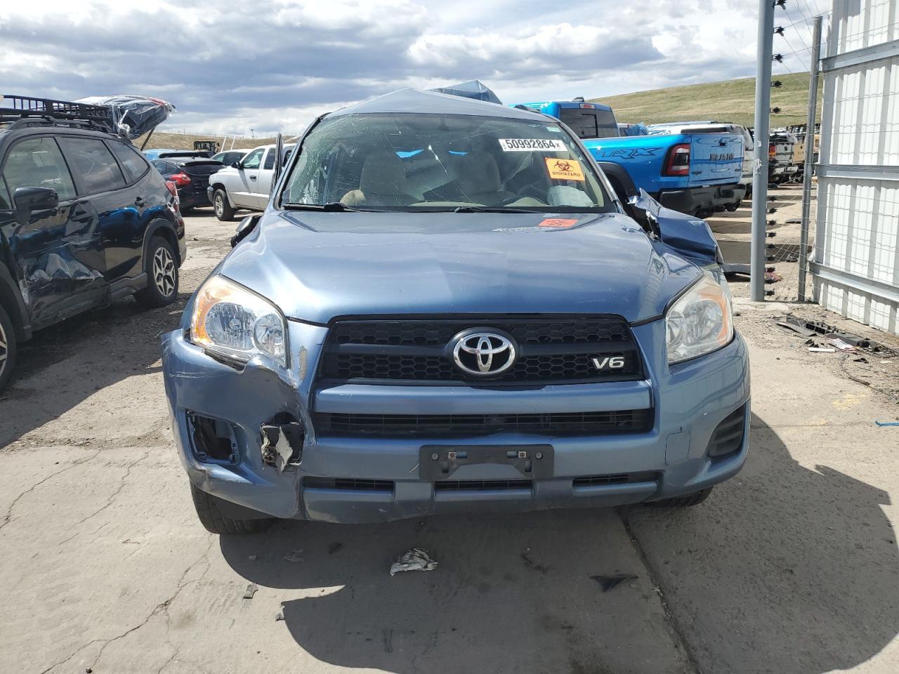 2011 TOYOTA RAV4 - Фото 5