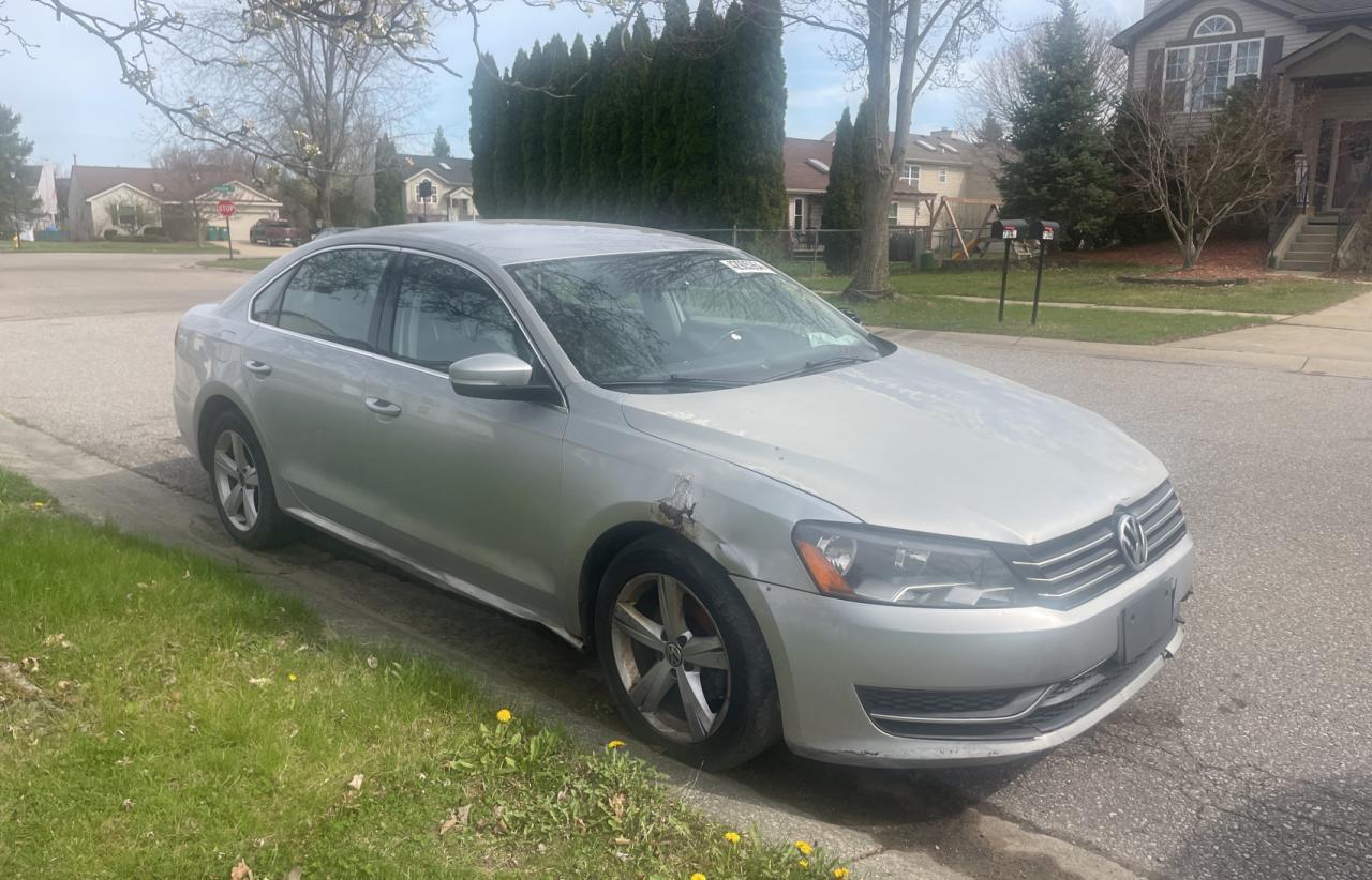 2013 VOLKSWAGEN PASSAT SE