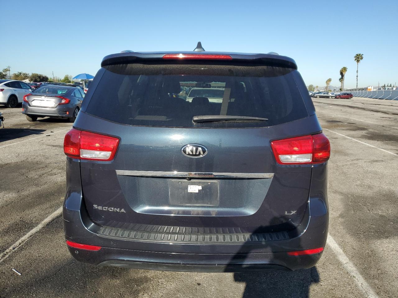 2016 KIA SEDONA LX - Фото 6