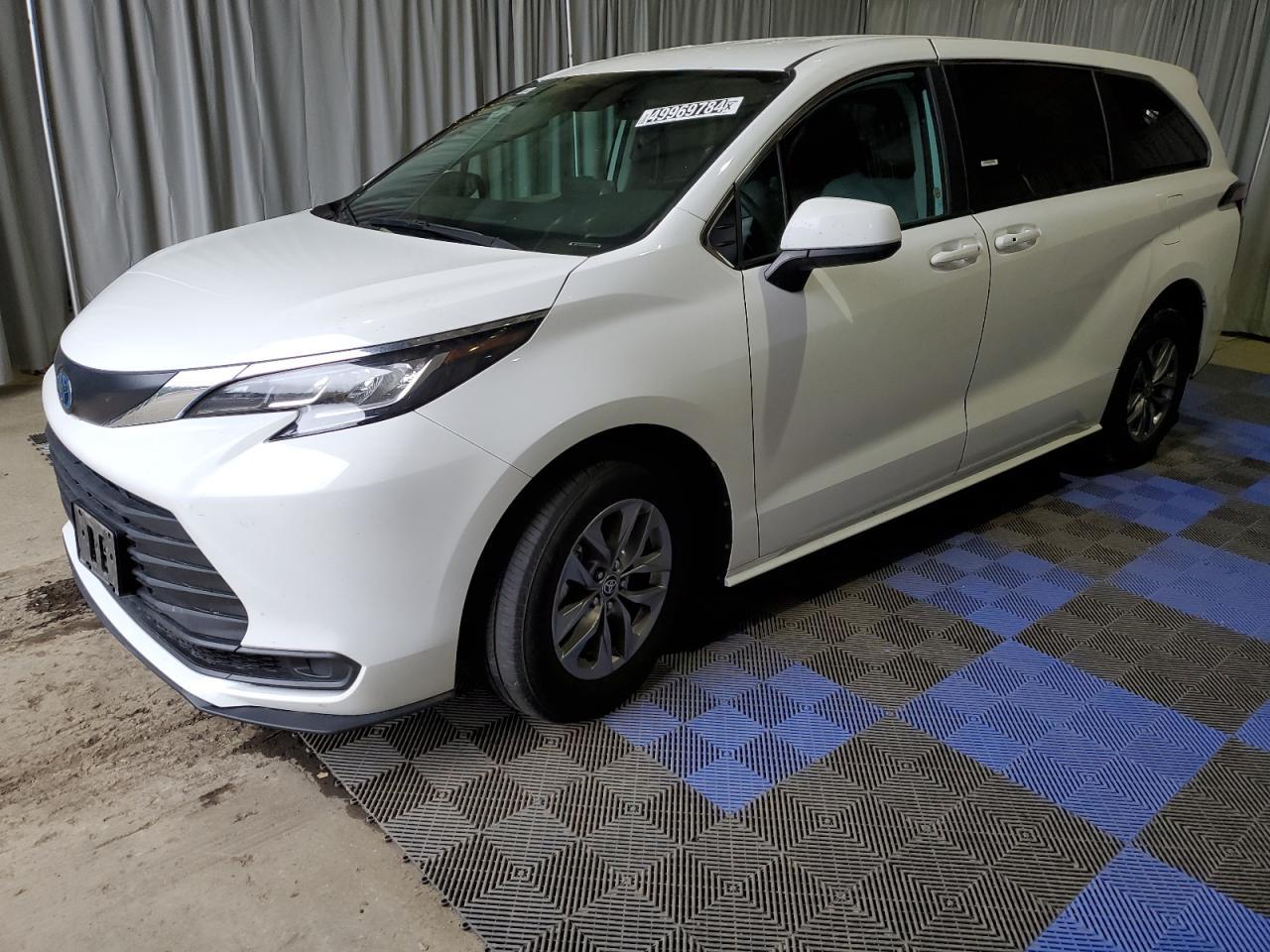 2023 TOYOTA SIENNA LE car image