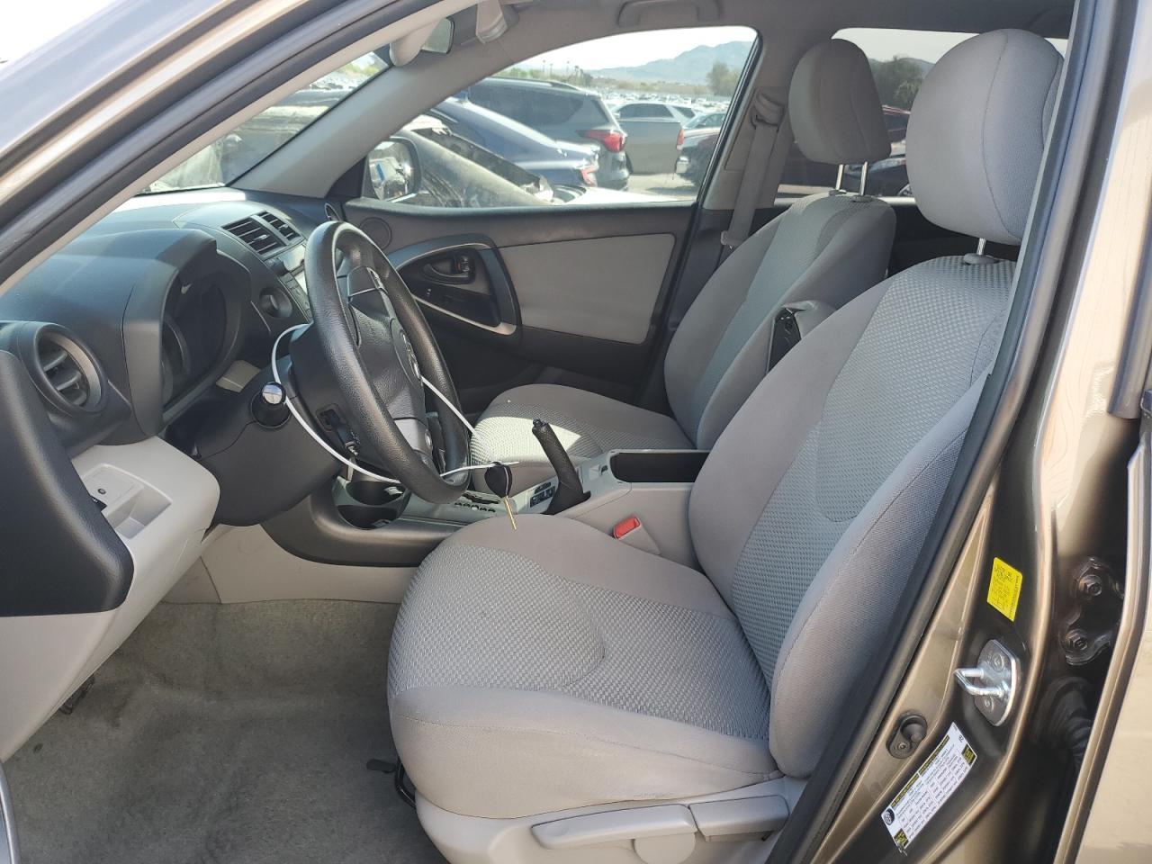 2011 TOYOTA RAV4 - Фото 7